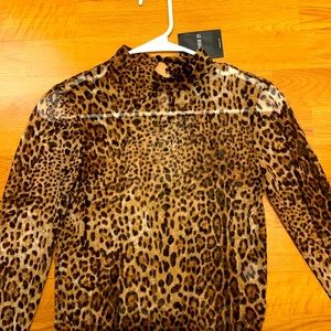 Size Medium top Forever 21 brand new